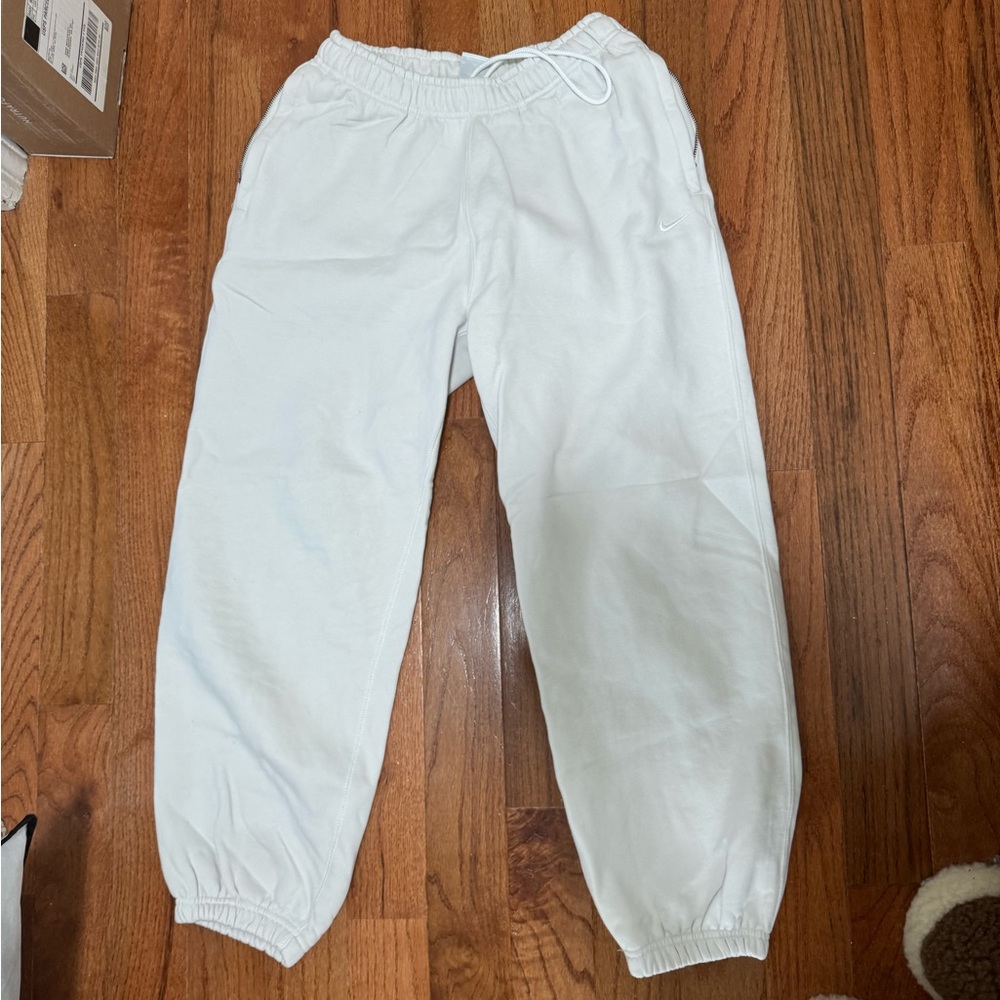 Women’s Nike sweatpants